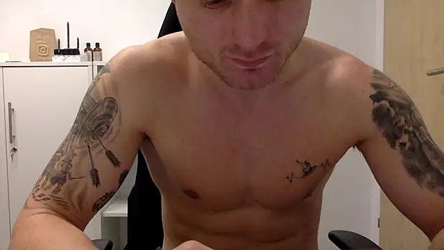 Snapshot of Fitlover1994 chatting on 12, 1, 2026 Fitlover1994 online show from 12, 1, 2026