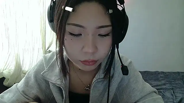 AprilOnilll online show from 12, 1, 2026