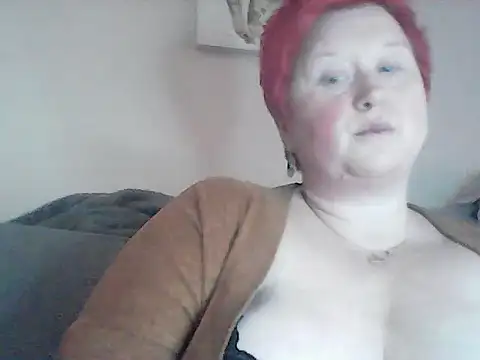BustyRedxx online show from 15, 5, 2026