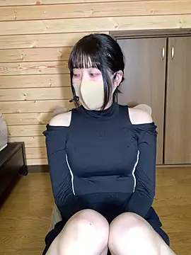 Snapshot of minami_room chatting on 15, 4, 2026 minami room online show from 15, 4, 2026
