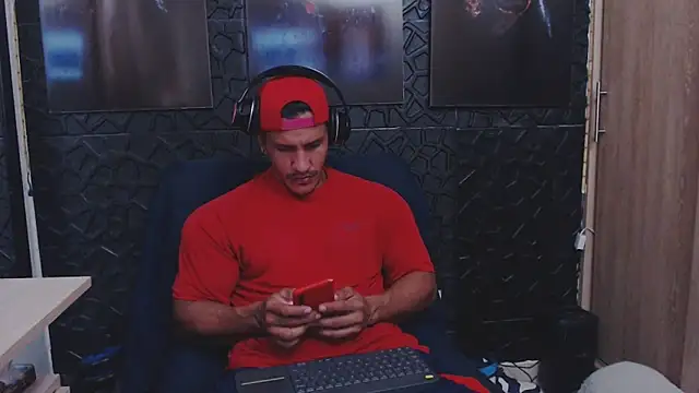Snapshot of viktor_herrera chatting on 5, 5, 2026 viktor herrera online show from 5, 5, 2026