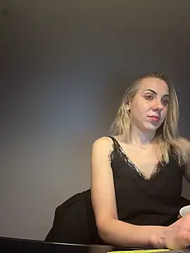 ElenaWhitmore online show from 15, 4, 2026