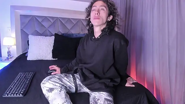 Snapshot of CalmaCaos chatting on 12, 2, 2026 CalmaCaos online show from 12, 2, 2026