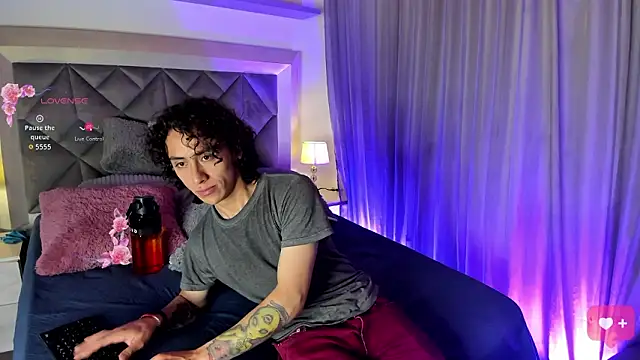 Snapshot of CalmaCaos chatting on 26, 2, 2026 CalmaCaos online show from 26, 2, 2026