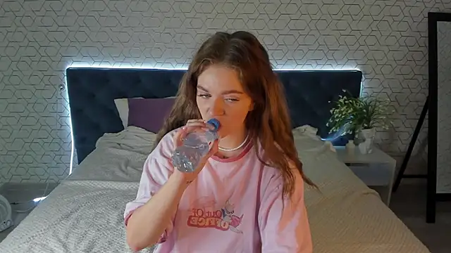 Snapshot of desiree_doll chatting on 23, 2, 2026 desiree doll online show from 23, 2, 2026