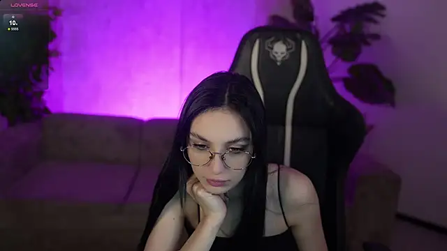 Snapshot of Mila_Rose054 chatting on 25, 2, 2026 Mila Rose054 online show from 25, 2, 2026