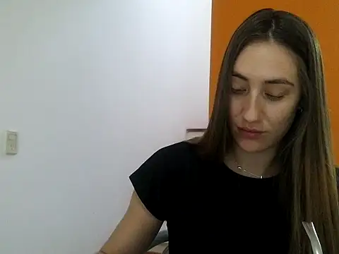 Noracherry online show from 5, 2, 2026