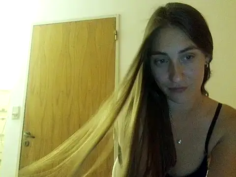 Noracherry online show from 13, 2, 2026