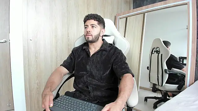 Snapshot of Thiago_moretti chatting on 20, 7, 2026 Thiago moretti online show from 20, 7, 2026