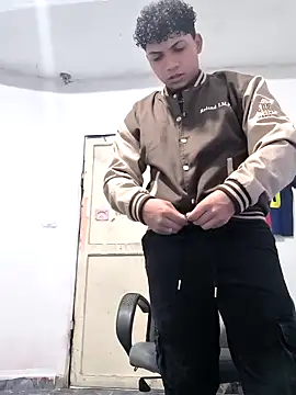 Snapshot of VersedChip chatting on 4, 2, 2026 VersedChip online show from 4, 2, 2026