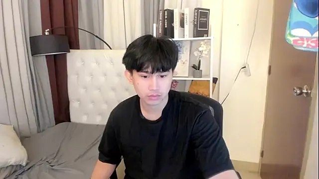 Snapshot of davincihugecock chatting on 18, 5, 2026 davincihugecock online show from 18, 5, 2026
