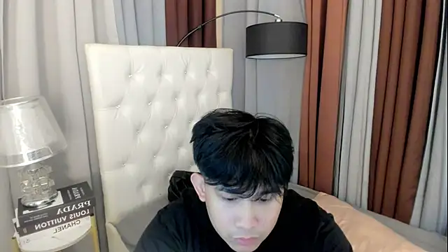 Snapshot of davincihugecock chatting on 4, 7, 2026 davincihugecock online show from 4, 7, 2026