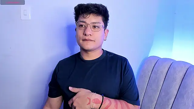 Snapshot of Theo_Rowan chatting on 19, 1, 2026 Theo Rowan online show from 19, 1, 2026