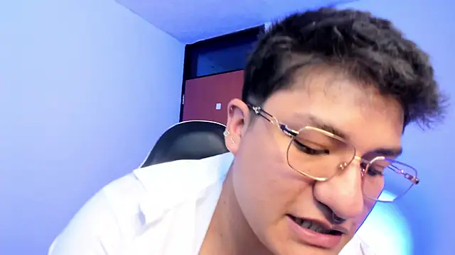 Snapshot of Theo_Rowan chatting on 5, 2, 2026 Theo Rowan online show from 5, 2, 2026