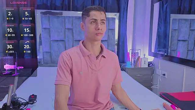 LeoMonnroe online show from 2, 4, 2026