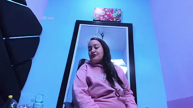 MiaRouss69 online show from 19, 4, 2026