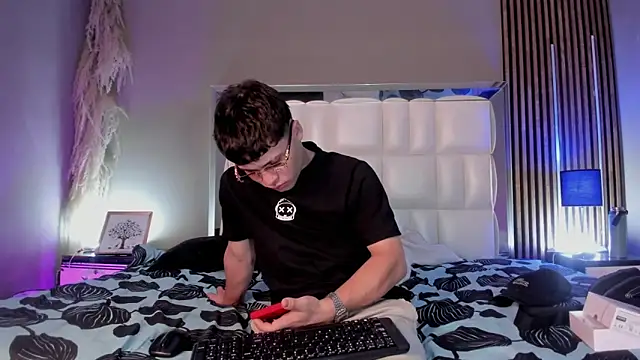 Roger And Ramona online show from 19, 4, 2026