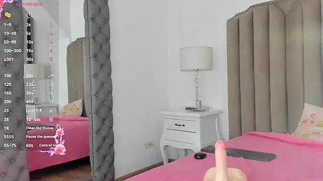 paulina lux online show from 11, 4, 2026