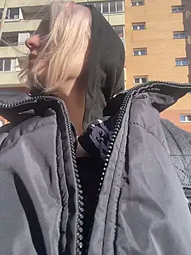 aka Blonde online show from 30, 3, 2026