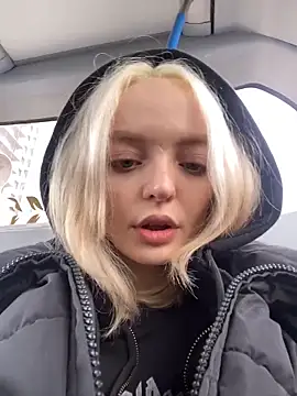 aka Blonde online show from 16, 4, 2026