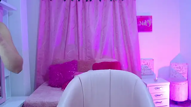 Snapshot of eimmy01 chatting on 6, 2, 2026 eimmy01 online show from 6, 2, 2026