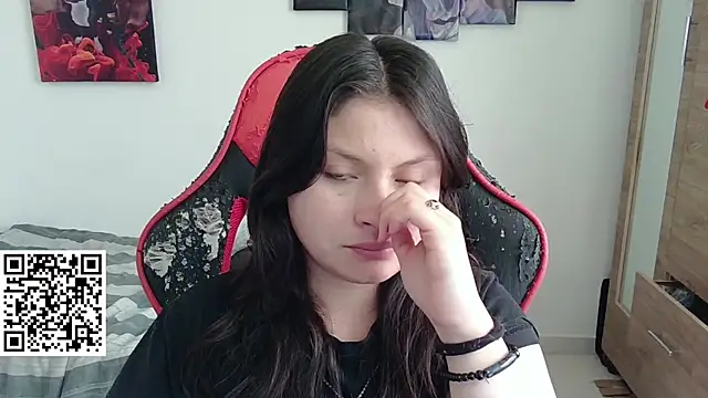 yessica gomez01 online show from 13, 4, 2026