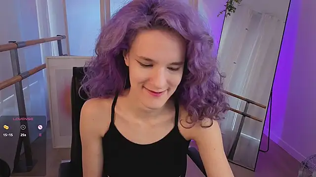 Snapshot of AuraLaunni chatting on 5, 6, 2026 AuraLaunni online show from 5, 6, 2026