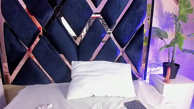 gemma roberts  online show from 1, 2, 2026