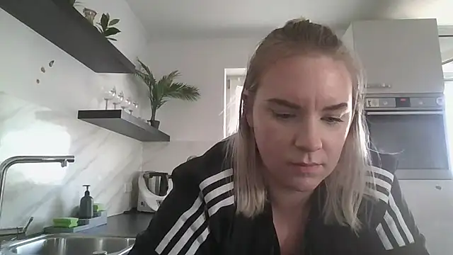 MinchenBienchen98 online show from 26, 2, 2026