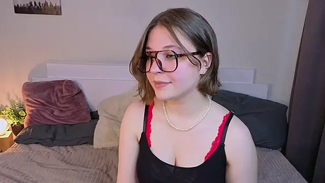 Snapshot of Next2Marie chatting on 6, 5, 2026 Next2Marie online show from 6, 5, 2026