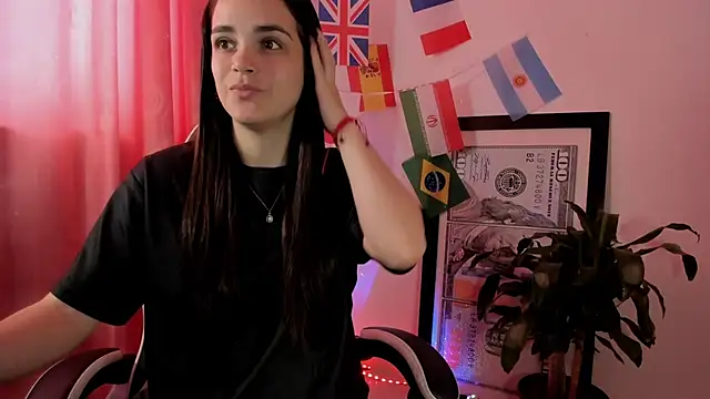 Snapshot of LucianaMoreau chatting on 23, 6, 2026 LucianaMoreau online show from 23, 6, 2026