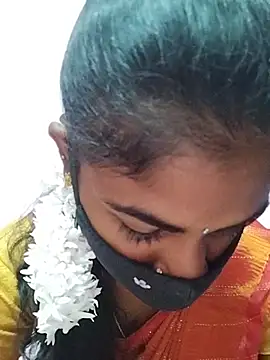 Snapshot of Tamil_Hot_RoyalQueen chatting on 19, 4, 2026 Tamil Hot RoyalQueen online show from 19, 4, 2026