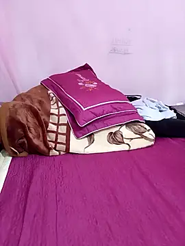 Phoebe-e online show from 6, 4, 2026