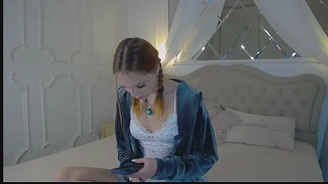 AvaLarson online show from 4, 2, 2026