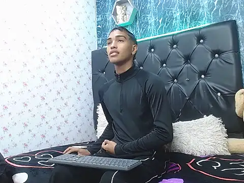 Snapshot of emersson_sex18 chatting on 13, 1, 2026 emersson sex18 online show from 13, 1, 2026