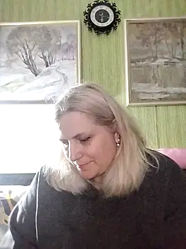 NyushaLollipop online show from 6, 3, 2026