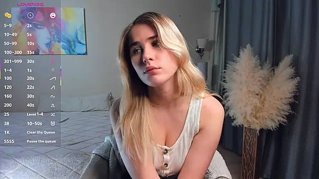 Snapshot of LuanaFincel chatting on 1, 2, 2026 LuanaFincel online show from 1, 2, 2026