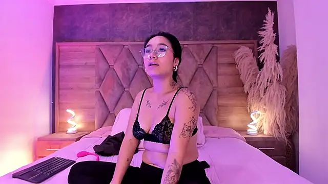 Snapshot of AnaiaClarck chatting on 1, 6, 2026 AnaiaClarck online show from 1, 6, 2026