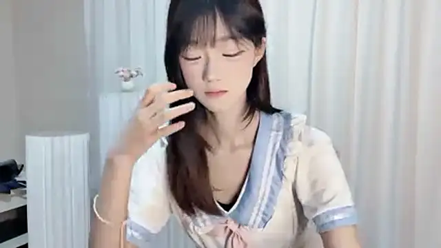 Snapshot of qingqing_love2025 chatting on 13, 5, 2026 qingqing love2025 online show from 13, 5, 2026