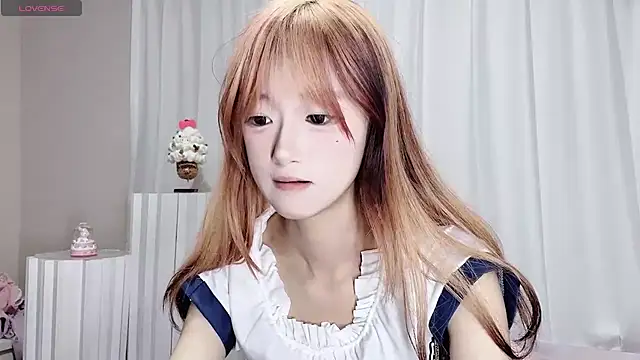 Snapshot of qingqing_love2025 chatting on 27, 5, 2026 qingqing love2025 online show from 27, 5, 2026