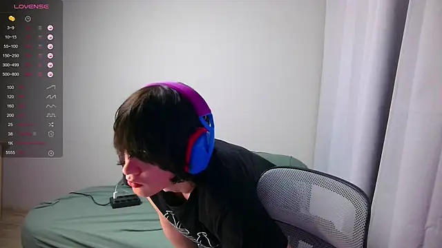 LeonBoykisser online show from 8, 3, 2026