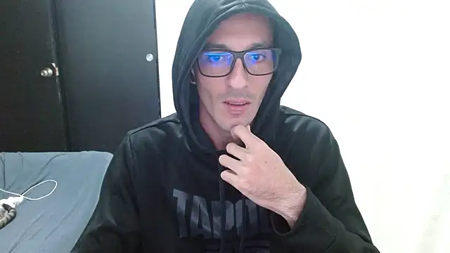 Snapshot of maskguy23 chatting on 14, 6, 2026 maskguy23 online show from 14, 6, 2026