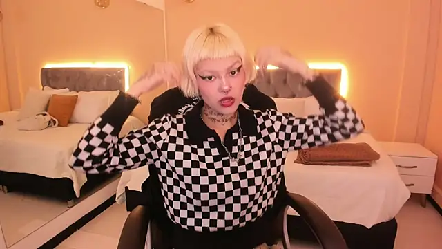 Bela Craxkerr online show from 7, 4, 2026