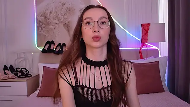 Snapshot of Emily_Simon chatting on 16, 7, 2026 Emily Simon online show from 16, 7, 2026