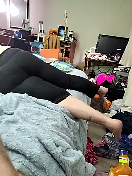 luvbug28 online show from 25, 3, 2026