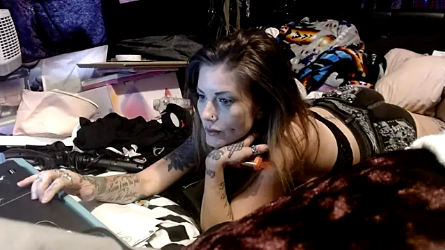 Snapshot of allymoon1369 chatting on 13, 6, 2026 allymoon1369 online show from 13, 6, 2026