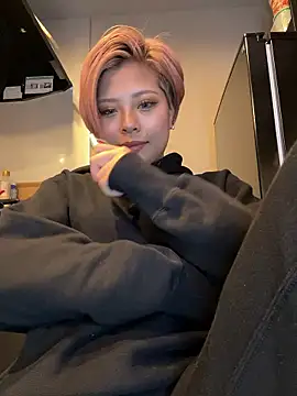 BADBITCHISAKI online show from 1, 5, 2026