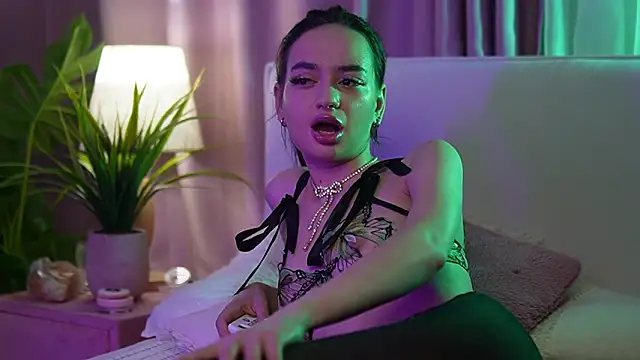 Snapshot of AriellaKitty chatting on 6, 2, 2026 AriellaKitty online show from 6, 2, 2026