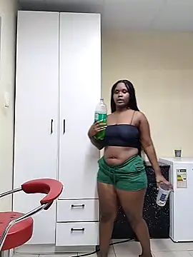 LUNAARXO1 online show from 8, 4, 2026