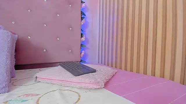 Snapshot of lovely__kiss__ chatting on 9, 7, 2026 lovely kiss online show from 9, 7, 2026